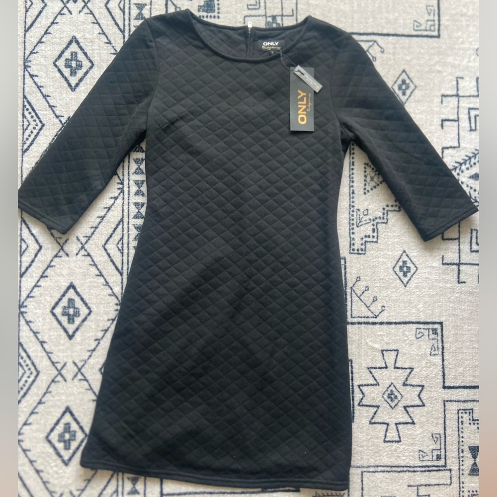 NWT Petite Black quilted Mini Dress -3/4 length sleeves